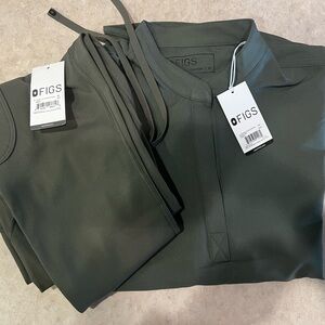 FIGS Moss green set